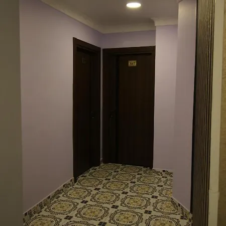 Uemit Yenikapi * Istanboel